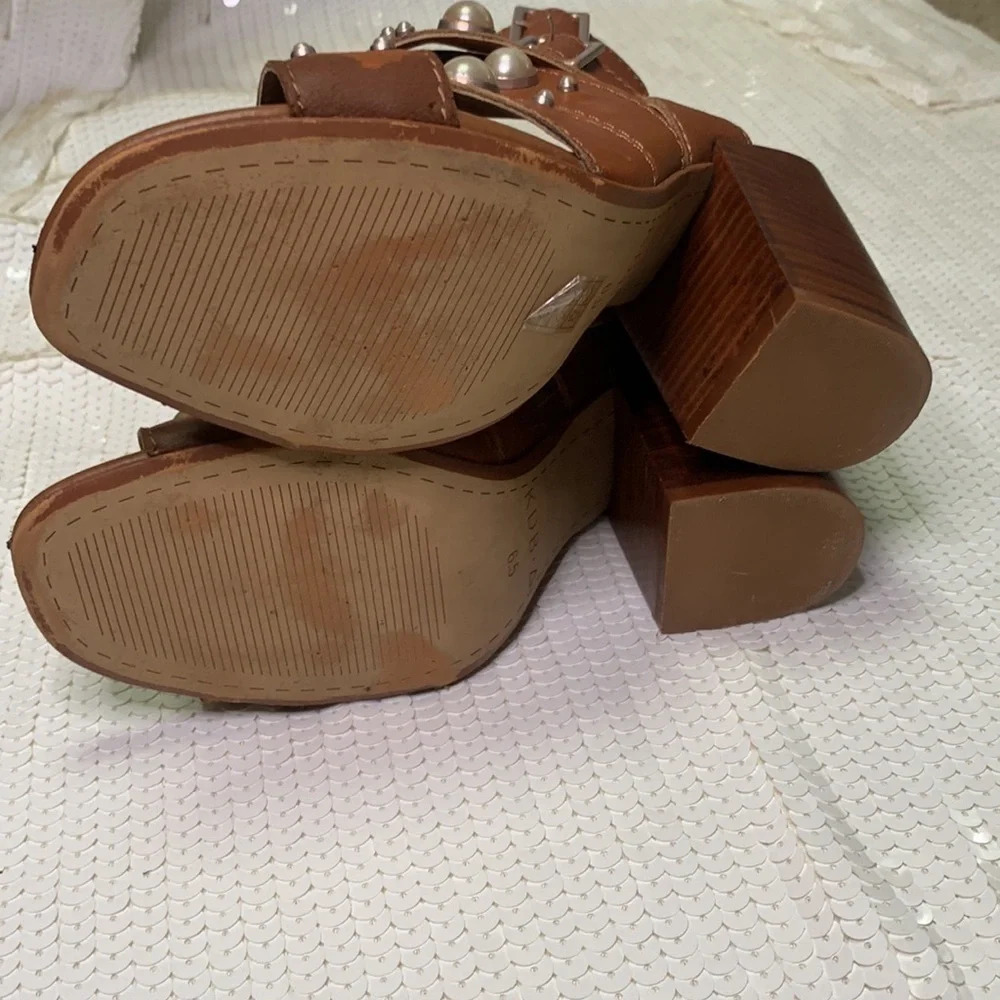 "Kdb Block Heel Sandals With Pearl Embellishments… - image 7